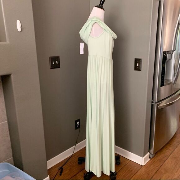ASOS DESIGN twist front off-the-shoulder pleated maxi dress in sage Mint Green - Picture 9 of 16